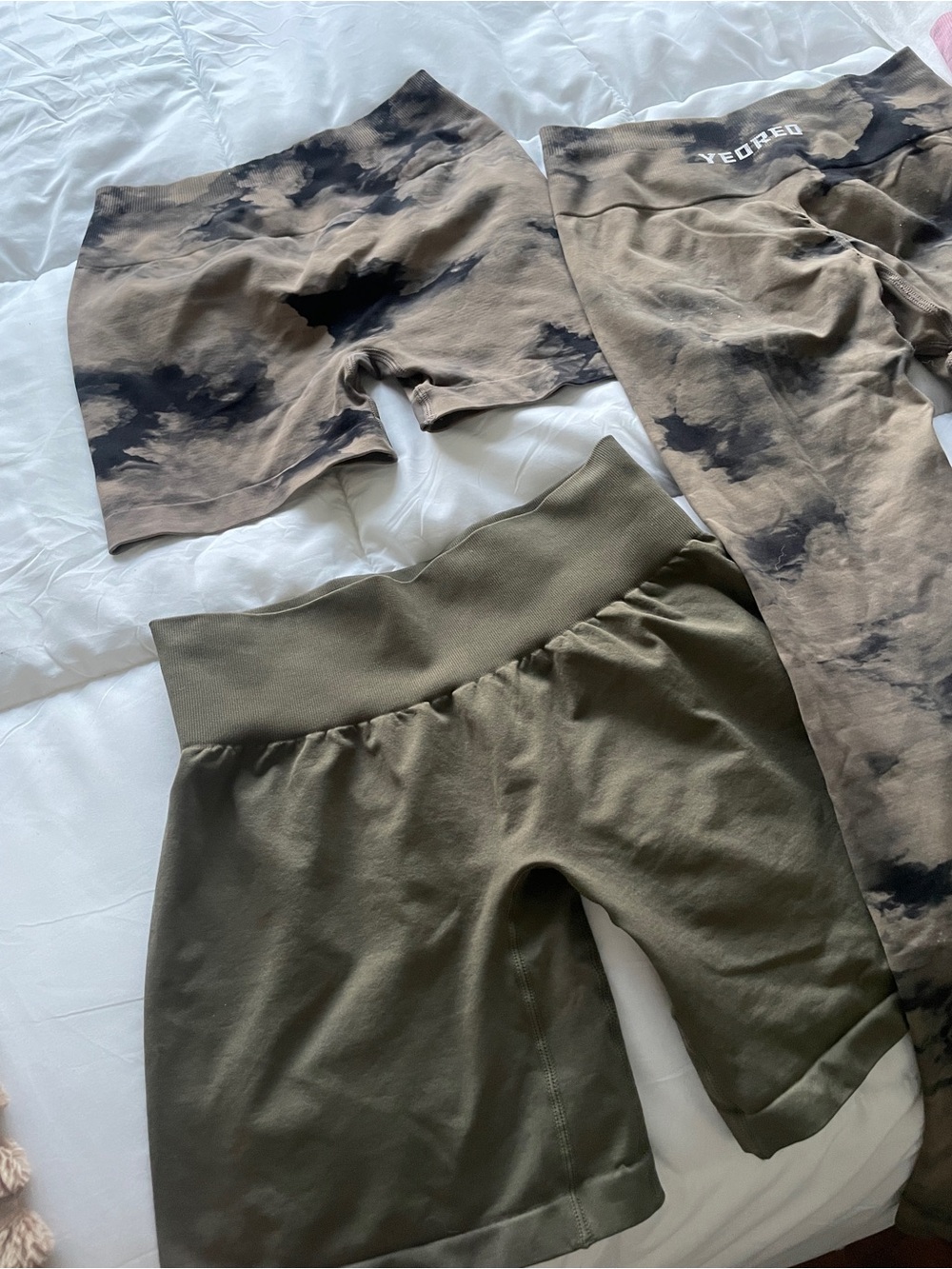 Sale 2 pairs of Leggings and 2 Shorts Amazon